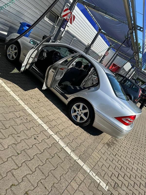 Gebraucht Mercedes C220 170 PS (125 kW) 2002 Silber Limousine