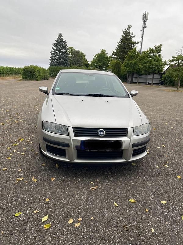 Silber Gebraucht 2002 Fiat Stilo Active Limousine | 900 € (Guter Preis) - Bild 1/4