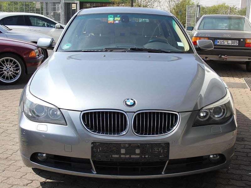 Gebraucht BMW 530 231 PS (169 kW) 2006 Silbergrau metallic Kombi