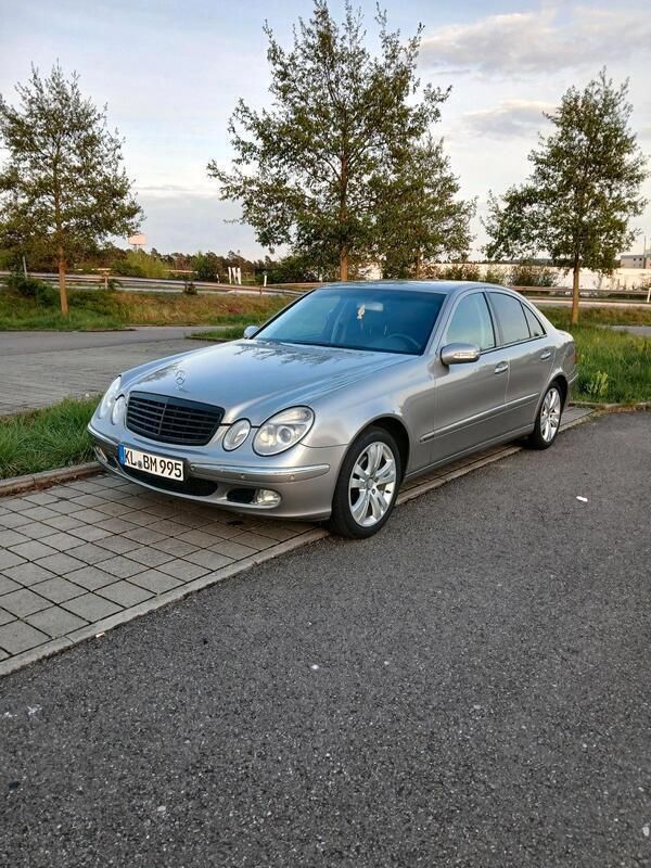 Silber Gebraucht 2005 Mercedes 220 Limousine | 4.000 € (Guter Preis) - Bild 1/4