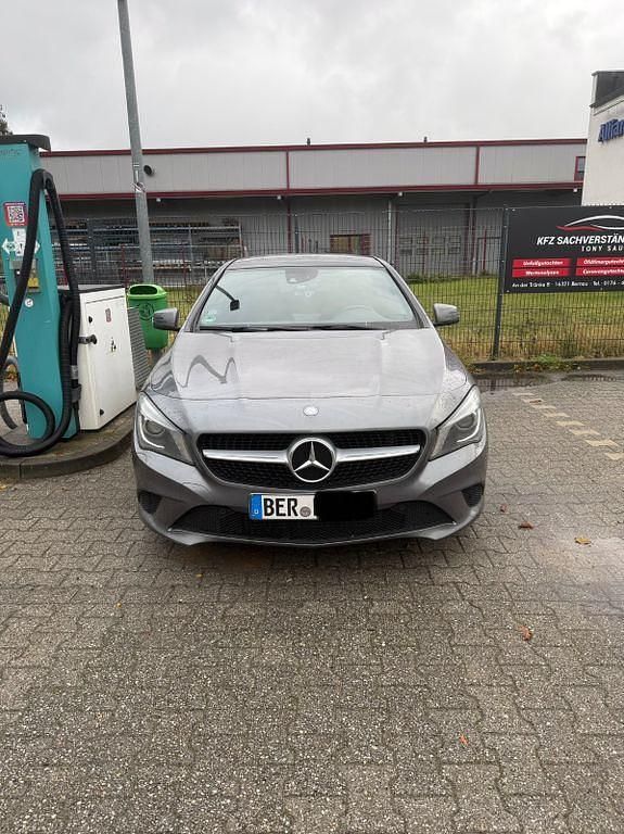 Grau Gebraucht 2013 Mercedes CLA200 Coupé | 15.500 € (Fairer Preis) - Bild 1/4