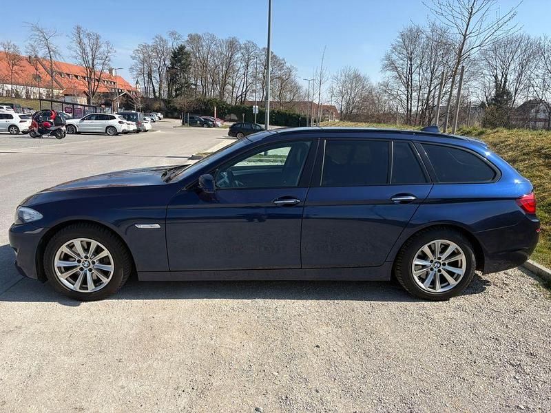 Gebraucht BMW 530 258 PS (189 kW) 2012 Blau Kombi