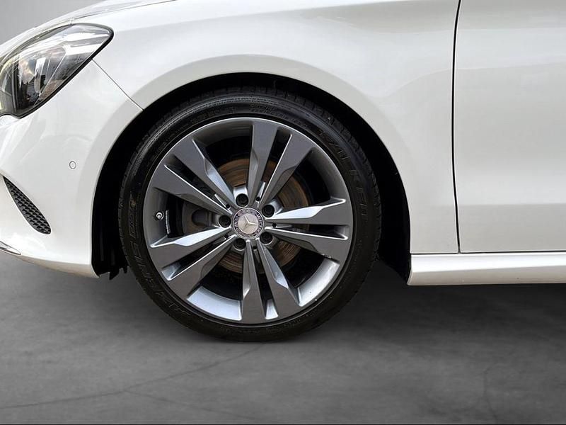Gebraucht Mercedes CLA200 Shooting Brake 156 PS (114 kW) 2017 Weiss Kombi