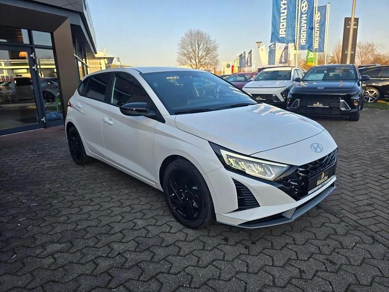 Neu Hyundai i20 Blackline 90 PS (66 kW) 2026 Weiß Limousine