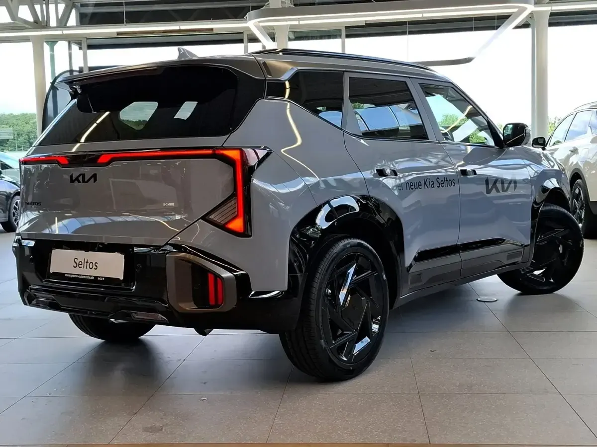 Neu Kia Seltos X-Line 179 PS (131 kW) 2026 Grau SUV