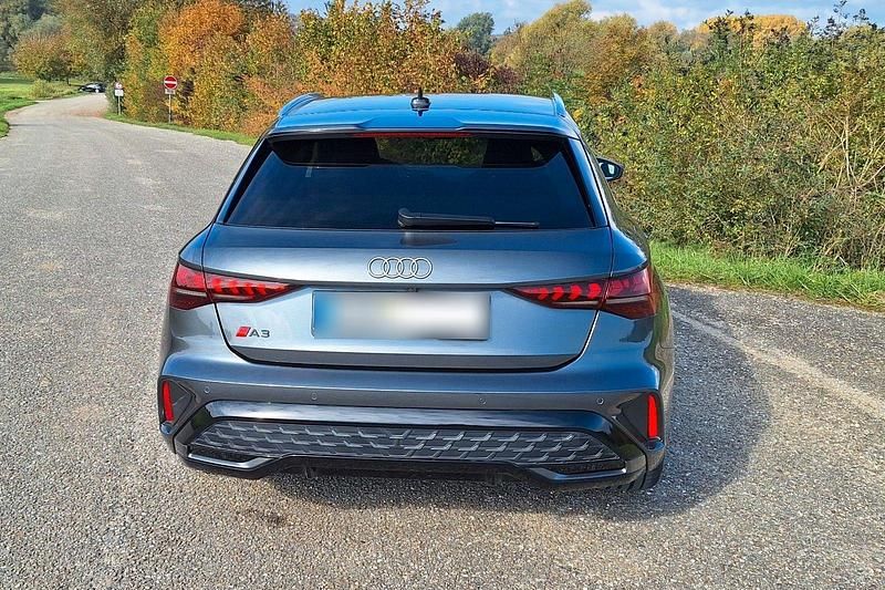 Gebraucht Audi A3 S-Line 150 PS (110 kW) 2024 Grau Kombi