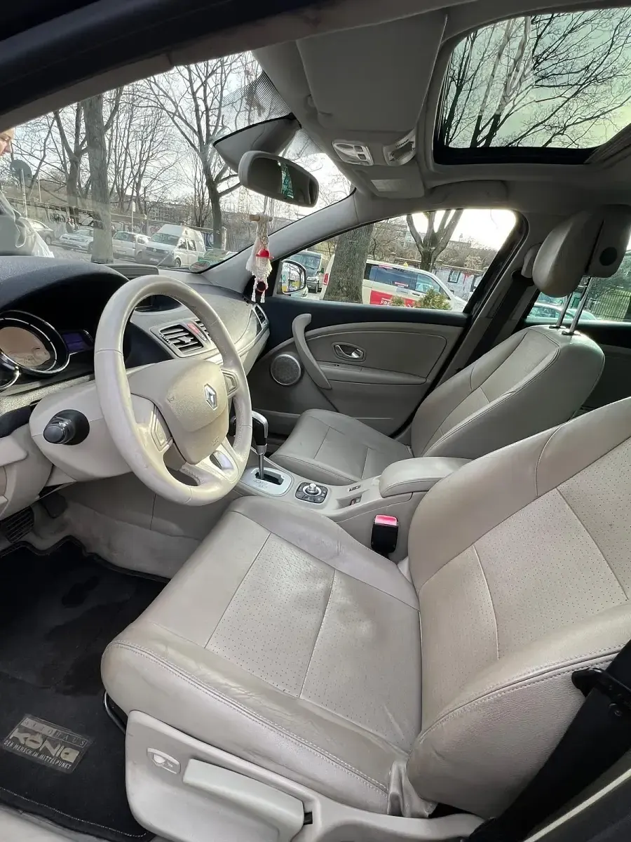 Gebraucht Renault Mégane III 140 PS (102 kW) 2011 Schwarz Limousine