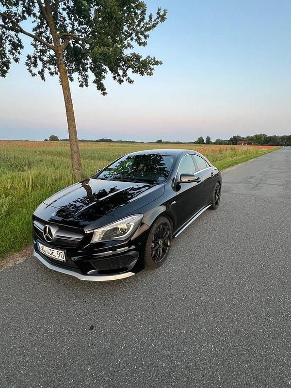 Schwarz Gebraucht 2016 Mercedes CLA45 AMG AMG Coupé | 31.800 € (Fairer Preis) - Bild 1/4
