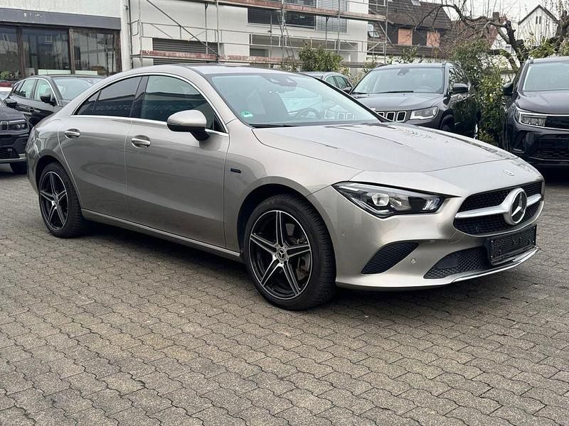 Silber Gebraucht 2020 Mercedes CLA250e Limousine | 26.450 € (Superpreis) - Bild 1/4