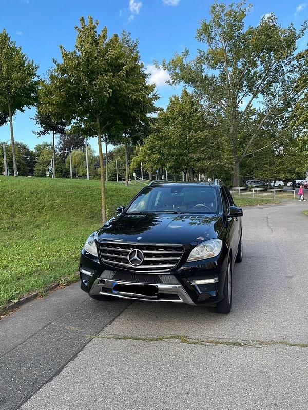 Schwarz Gebraucht 2012 Mercedes ML350 AMG Edition 1 SUV | 17.000 € (Superpreis) - Bild 1/4