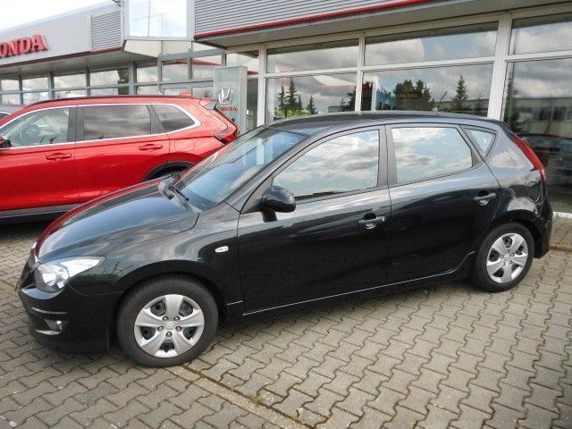 Schwarz Gebraucht 2010 Hyundai i30 Comfort Limousine | 5.900 € (Etwas zu teuer) - Bild 1/4