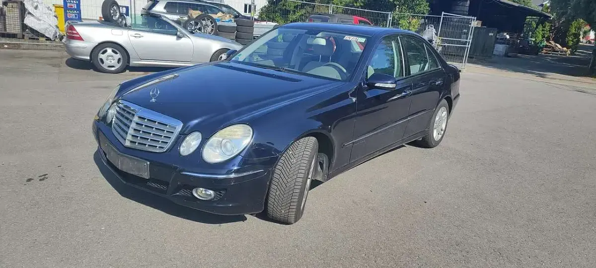 Gebraucht Mercedes E320 224 PS (164 kW) 2007 Tansanitblau  metalliclack Limousine