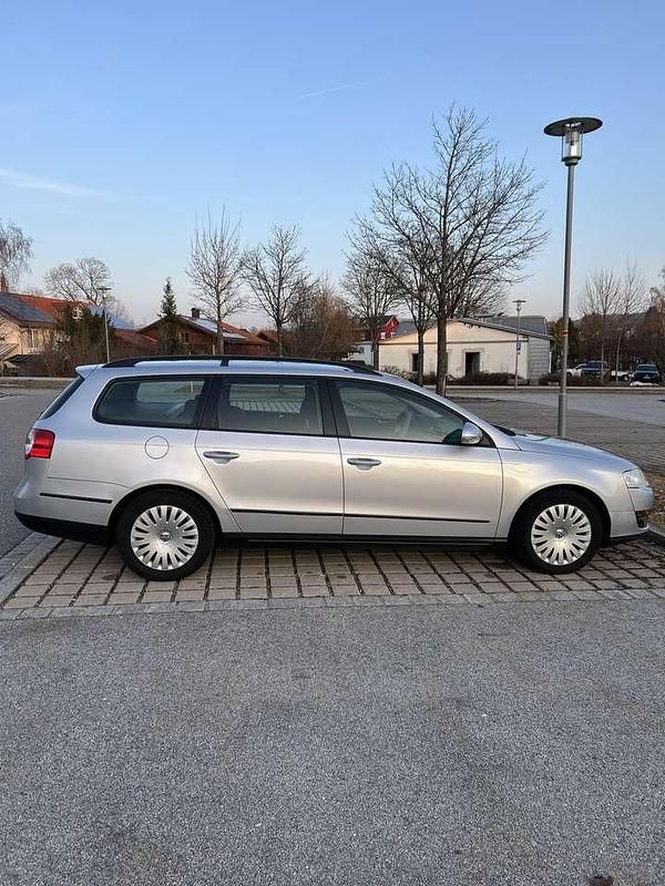 Gebraucht VW Passat 140 PS (102 kW) 2010 Grau Kombi