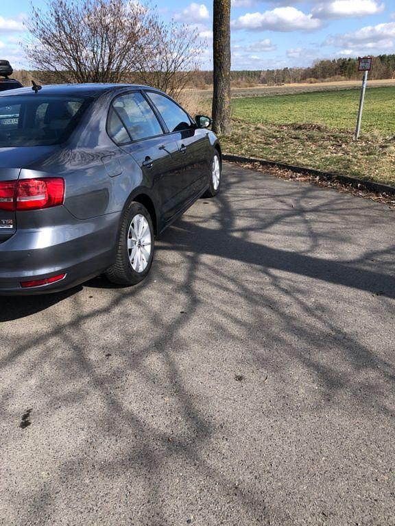 Gebraucht VW Jetta 150 PS (110 kW) 2015 Grau Limousine