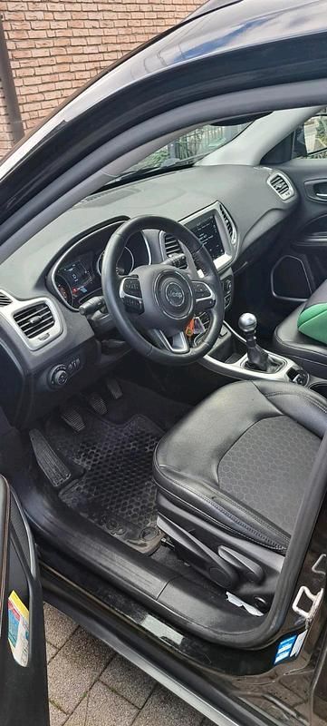 Gebraucht Jeep Compass 140 PS (102 kW) 2018 Schwarz SUV