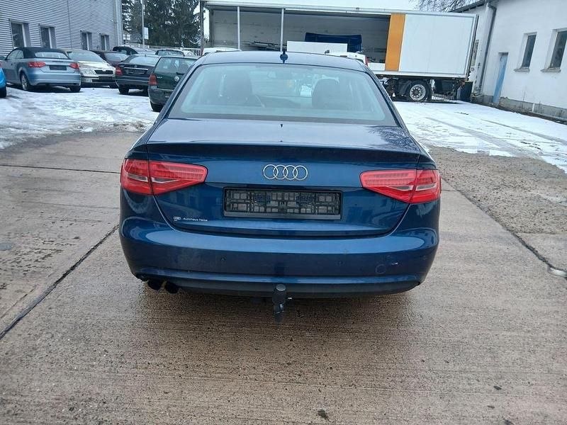 Gebraucht Audi A4 143 PS (105 kW) 2012 Blau Limousine