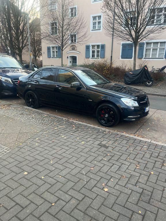 Gebraucht Mercedes 220 170 PS (125 kW) 2011 Schwarz Limousine