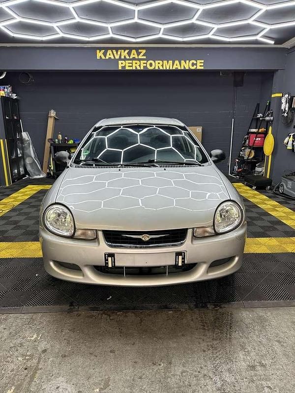Grau Gebraucht 2000 Chrysler Neon Limousine | 1.700 € - Bild 1/4