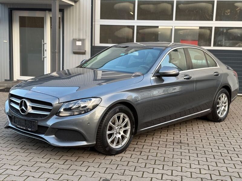 Grau Gebraucht 2016 Mercedes C180 Limousine | 12.450 € (Superpreis) - Bild 1/4