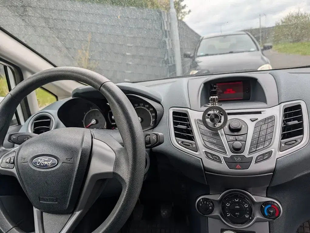 Usata Ford Fiesta 82 CV (60 kW) 2010 Bianco Berlina