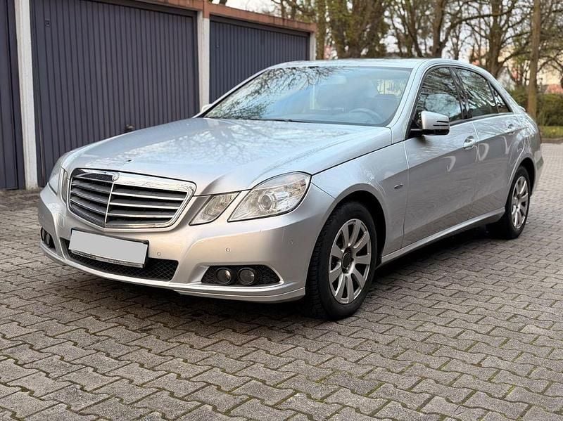 Gebraucht Mercedes E220 Elegance 170 PS (125 kW) 2010 Silber Limousine