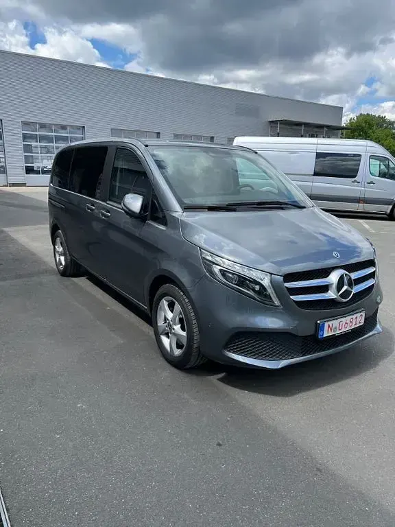 Gebraucht Mercedes V220 Avantgarde Edition 163 PS (119 kW) 2021 Grau Van / Kleinbus