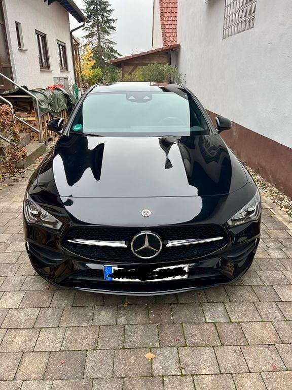 Schwarz Gebraucht 2022 Mercedes CLA180 Shooting Brake Kombi | 25.000 € (Guter Preis) - Bild 1/4