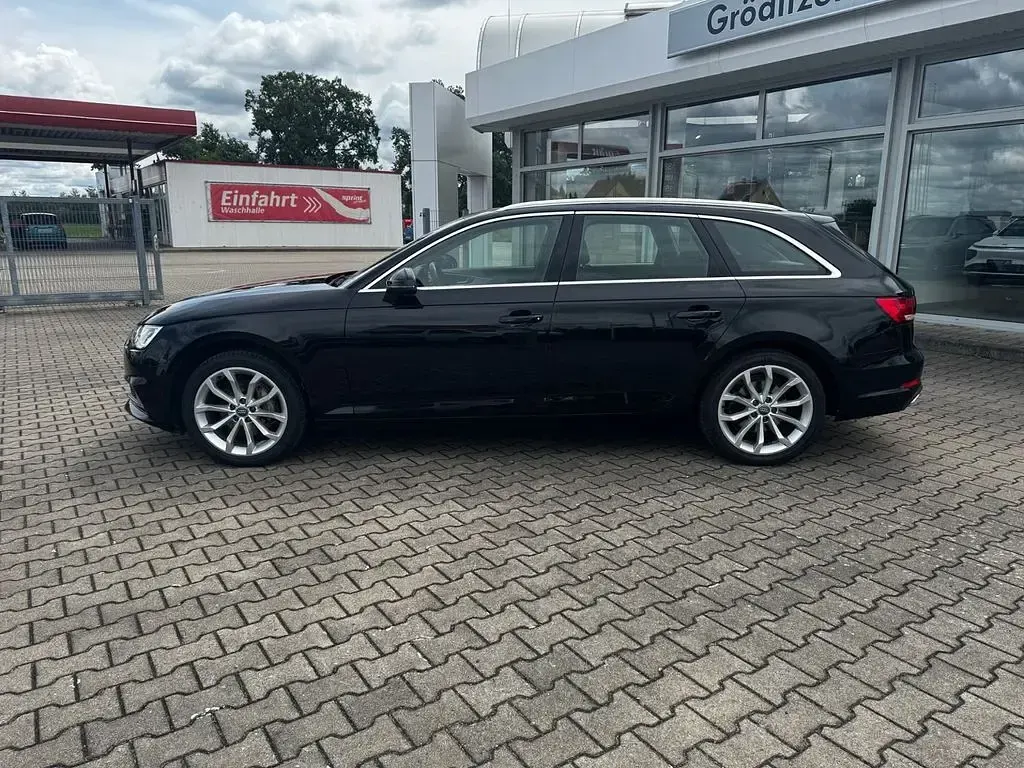 Gebraucht Audi A4 Sport 190 PS (139 kW) 2019 Brillantschwarz Kombi