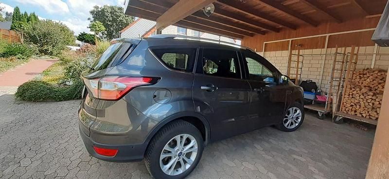 Grau Gebraucht 2019 Ford Kuga Titanium SUV | 15.000 € (Guter Preis) - Bild 1/2