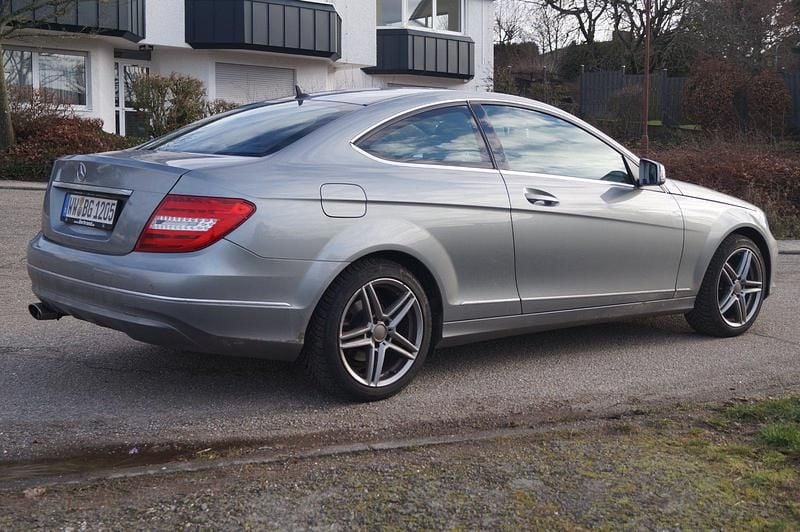 Gebraucht Mercedes C180 156 PS (114 kW) 2013 Silber Coupé