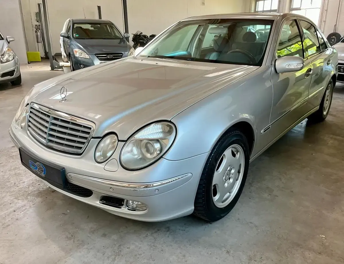 Gebraucht Mercedes E270 Elegance 177 PS (130 kW) 2002 Silber Limousine
