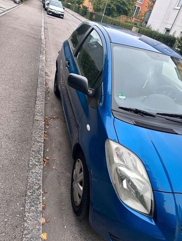 Blau Gebraucht 2006 Toyota Yaris Limousine | 1.250 € (Guter Preis) - Bild 1/4