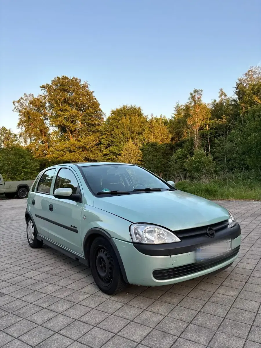 Używany Opel Corsa 75 KM (55 kW) 2001 Zielony Hatchback