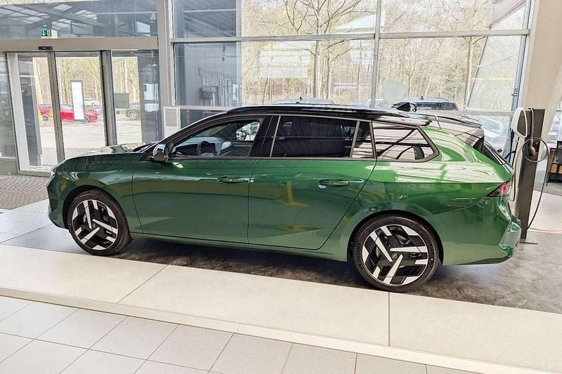 Neu Opel Astra Ultimate 114 kW (156 PS) 2026 Grün Kombi