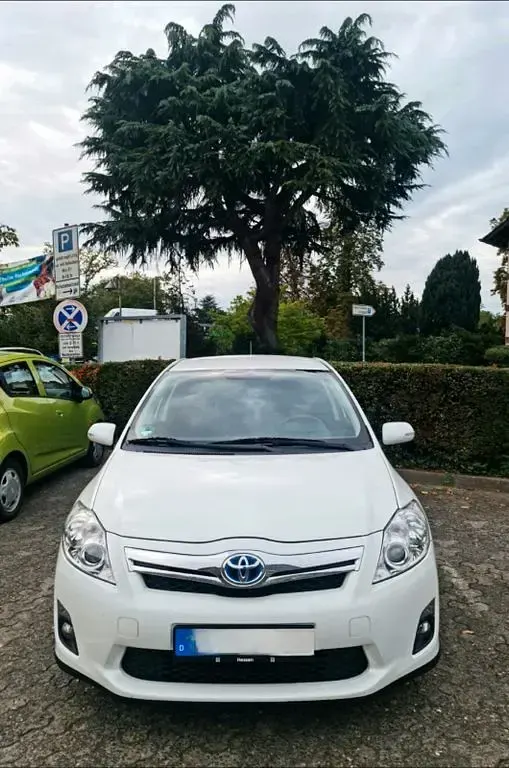 Gebraucht Toyota Auris Hybrid 136 PS (100 kW) 2012 Weiß Limousine