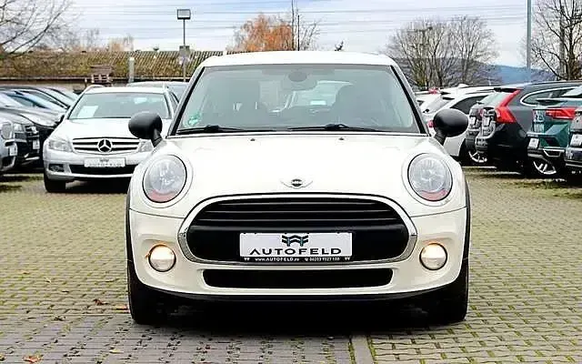 Używany Mini ONE 75 KM (55 kW) 2016 Biały Hatchback