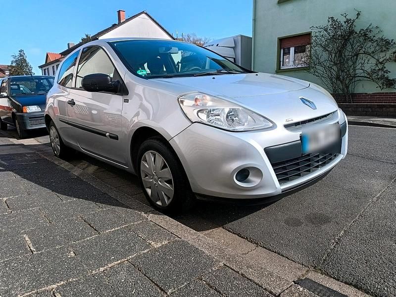 Gebraucht Renault Clio II 75 PS (55 kW) 2011 Silber Kleinwagen