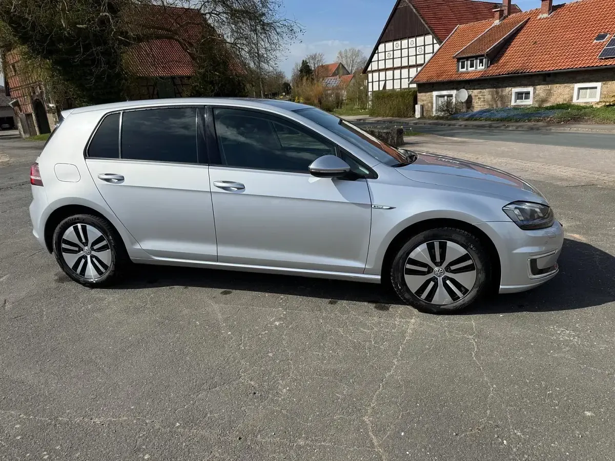 Gebraucht VW e-Golf 84 kW (115 PS) 2016 Silber Kleinwagen