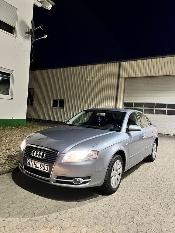 Grau Gebraucht 2005 Audi A4 Limousine | 5.400 € (Etwas zu teuer) - Bild 1/4