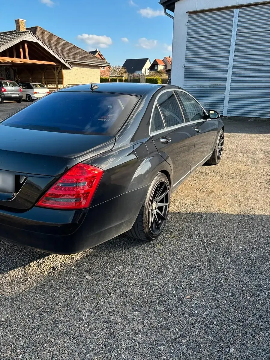 Gebraucht Mercedes S500 387 PS (284 kW) 2007 Schwarz Limousine