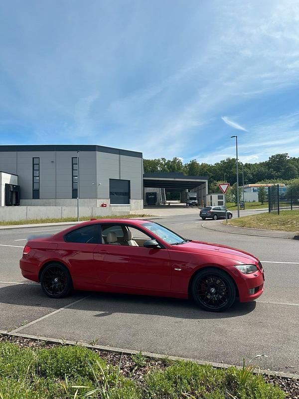 Gebraucht BMW 325 218 PS (160 kW) 2007 Rot Coupé
