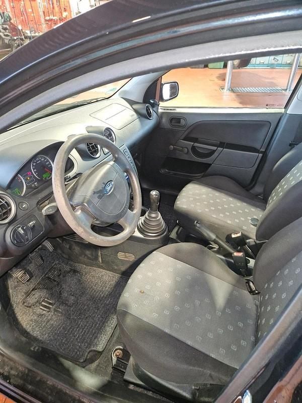 Gebraucht Ford Fiesta 69 PS (50 kW) 2004 Kleinwagen