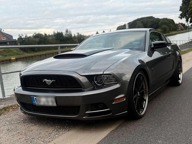 Grau Gebraucht 2014 Ford Mustang Coupé | 18.750 € (Fairer Preis) - Bild 1/4