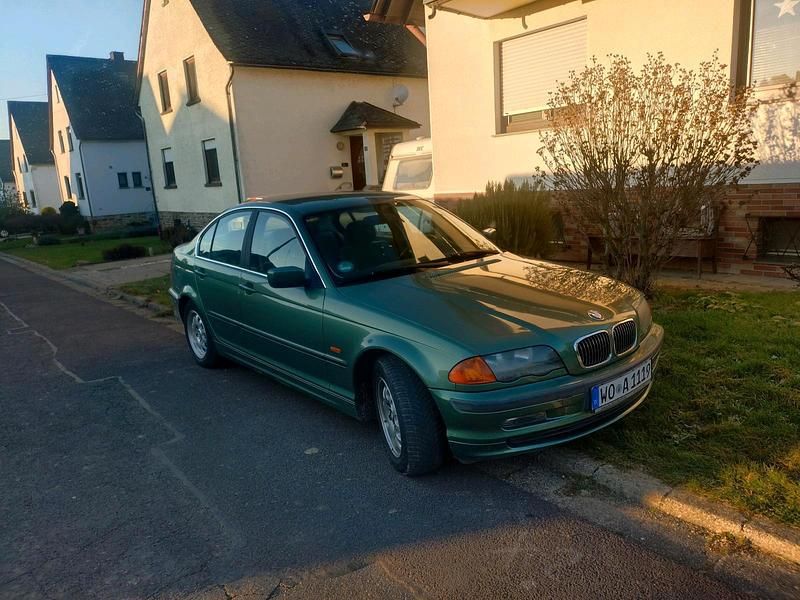 Grün Gebraucht 1998 BMW 320 Limousine | 1.800 € (Superpreis) - Bild 1/4