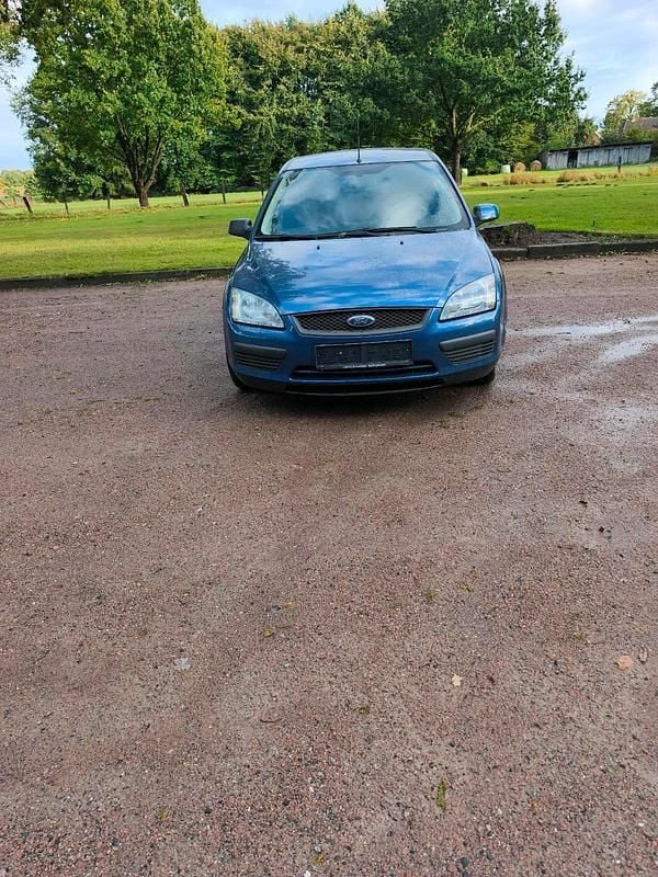 Blau Gebraucht 2007 Ford Focus Kombi | 800 € (Superpreis) - Bild 1/4