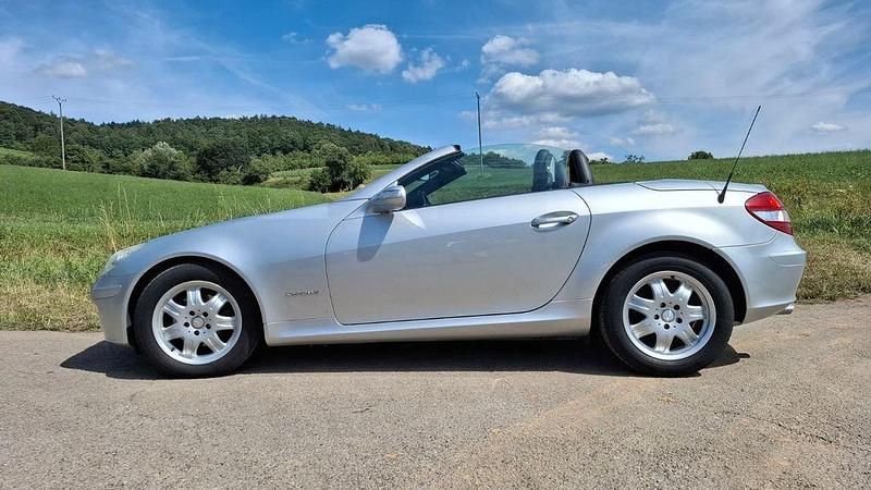 Silber Gebraucht 2007 Mercedes SLK200 Cabrio | 12.800 € (Fairer Preis) - Bild 1/4