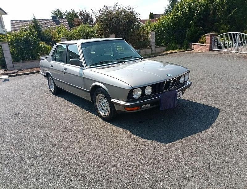 Silber Gebraucht 1987 BMW 525 Limousine | 11.000 € - Bild 1/4
