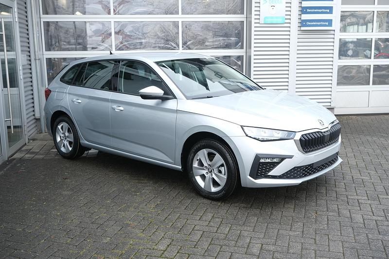 Neu Skoda Scala Selection 116 PS (85 kW) 2025 Reflexsilber metallic Kleinwagen
