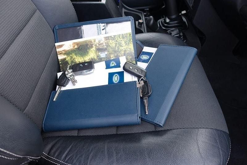 Gebraucht Land Rover Defender SE 122 PS (89 kW) 2015 Weiß Kombi