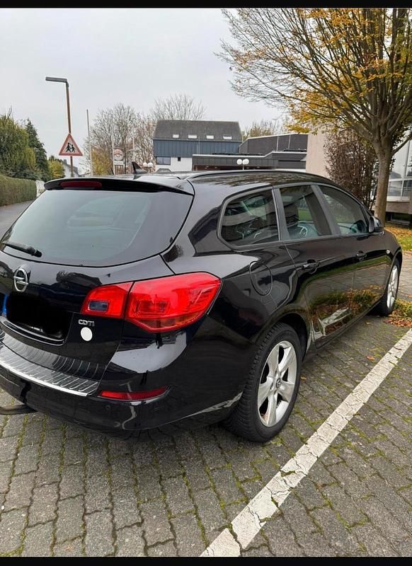 Usata Opel Astra 125 CV (91 kW) 2011 Nero Station wagon